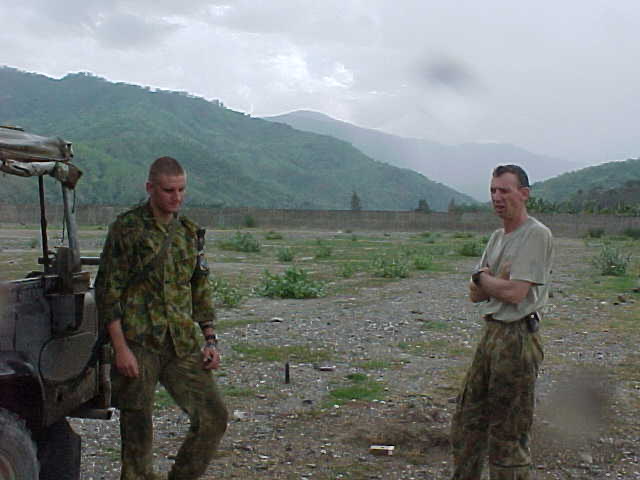SPR Daniel Wilshaw (L) and SSGT Greg Fish contemplating what to do next.